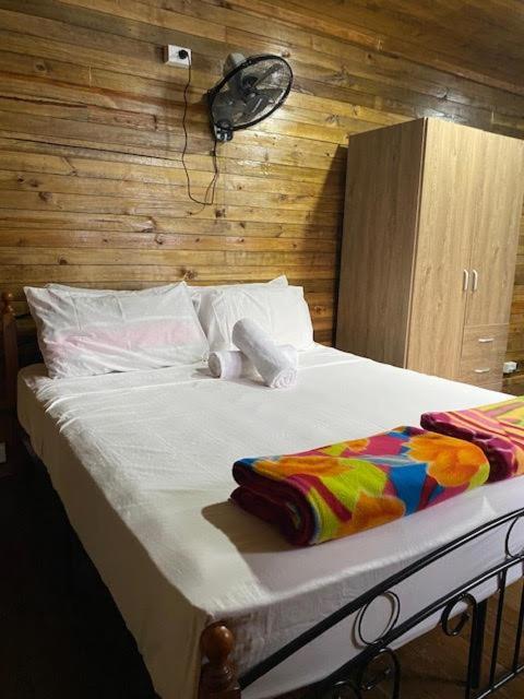 Camp Taveuni Hostel Матей Екстериор снимка
